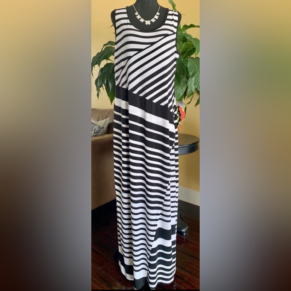 ♠️ Chico's Classic Black & White Maxi Dress, Faux Wrap on Bottom. 1, M, 8/10